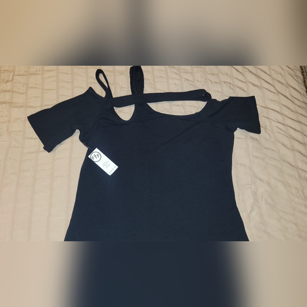 NWT Fashion To Figure Women's Black Cold Shoulder Top - Picture 2 of 7